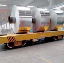 Carro de acero de la cama plana de la dirección de tubo de la carga pesada de 63 toneladas para transportar los cargces pesados