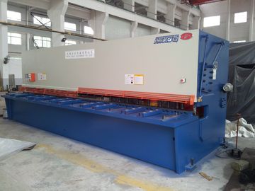 Máquina de corte de la guillotina del CNC en máquina de corte plateada de metal