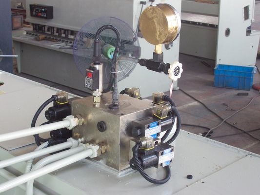 Guillotina de chapa metálica, cizalla hidráulica CNC para chapa metálica. El peso varía de 2000 kg a 10000 kg. Solución de corte de precisión.