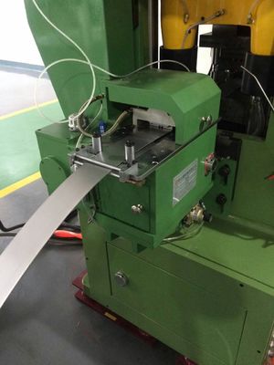 Sistema de alimentación de bobina montado en el piso construido para gestionar el espesor de la bobina Rango de 0,3 mm a 6 mm Mejorando la automatización de la línea de producción