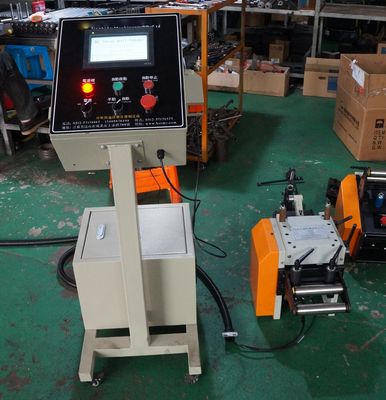 Equipo de alimentación de bobinas de 200 toneladas diseñado para manejar un peso de bobina de 5 toneladas adecuado para aplicaciones industriales de trabajo pesado