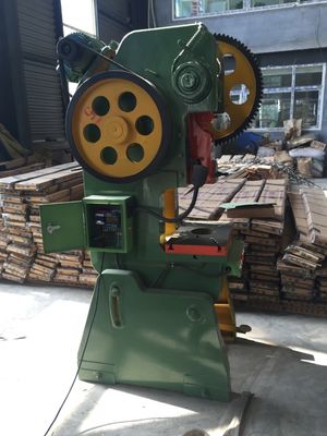 Máquina automática de prensado mecánico CNC para el trabajo de metales 10 años de vida útil